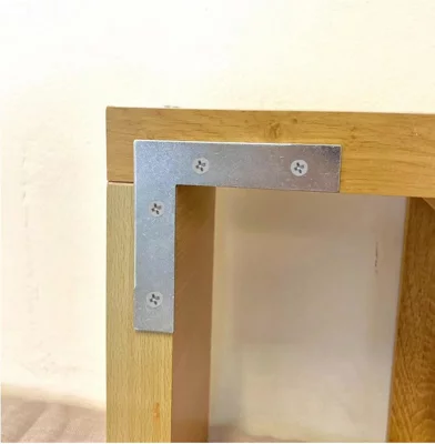 Équerre de fenêtre 120 mm en acier zingué.