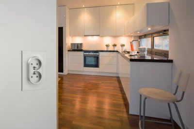 Prise avec terre spéciale rénovation "Odace" blanc