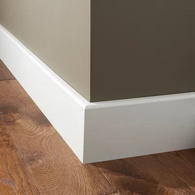 Plinthe de rénovation blanche long. 220 cm x larg. 138 mm x ép. 26 mm