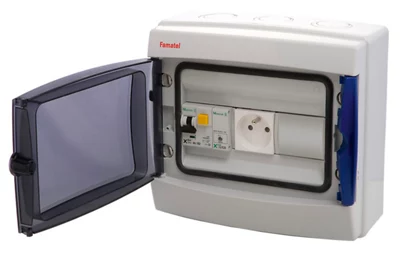 Coffret étanche 8 modules pré-équipé avec interrupteur différentiel 40 mA et disjoncteur 16A