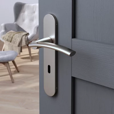 Poignée de porte "Lyderic" avec trou pour clé - Effet nickel - Entraxe 195 mm
