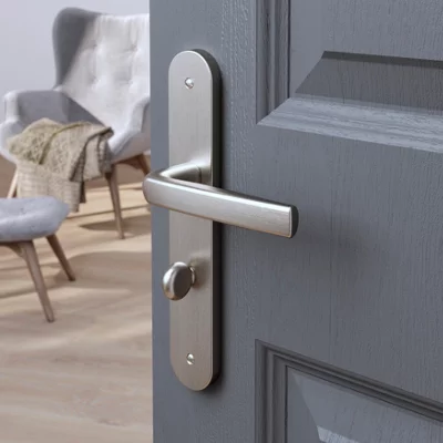 Poignée de porte "Iza" avec serrure à condamnation - Entraxe 195 mm