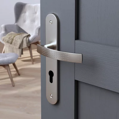 Poignée de porte "Edric" avec trou pour cylindre - Entraxe 195 mm