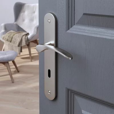 Poignée de porte "Loric" avec trou pour clé - Effet nickel - Entraxe 195 mm