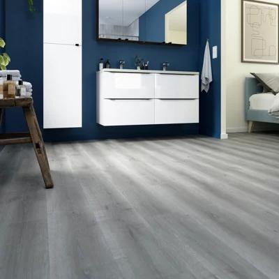 Sol stratifié à clipser aspect mat gris "Horeshoe" compatible pièces humides - L. 128,5 x l. 19,2 cm x Ép. 8 mm