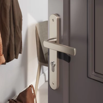 Poignée de porte extérieure "Iza" avec trou pour cylindre - Entraxe 195 mm