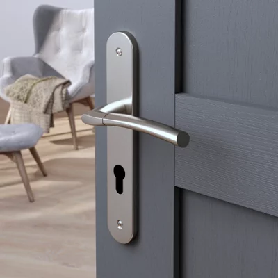 Poignée de porte "Helmic" avec trou pour cylindre - Entraxe 195 mm