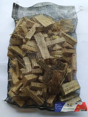 Bois d'allumage 15 cm - 20 L, taux d'humidité : inférieur à 15%