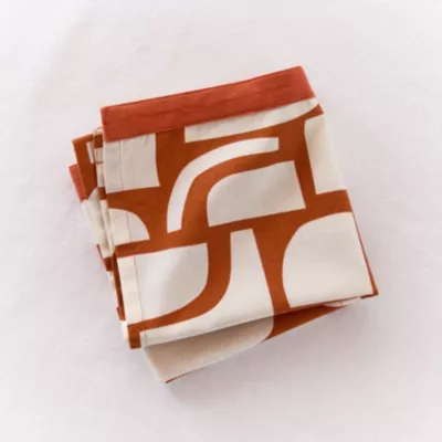 Torchons imprimé blanc et rouge l. 50 x L. 70 cm Guy Levasseur, 2 pièces