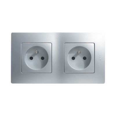 2 prises 2 P+T Legrand Niloé argent