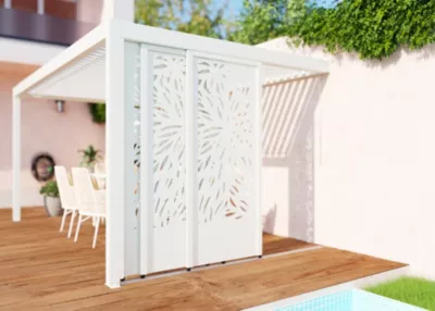 Paroi coulissante effet feuillage latérale 3 m blanc RAL 9010 pour pergola adossée Salto Alumin'home