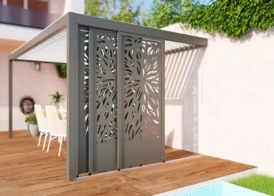 Paroi coulissante effet feuillage latérale 3 m gris taupe RAL 7039 pour pergola adossée Salto Alumin'home