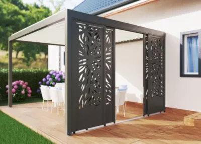 Paroi coulissante effet feuillage latérale 3,5 m gris taupe RAL 7039 pour pergola adossée Salto Alumin'home