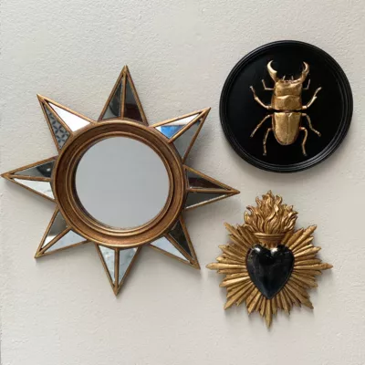 Décoration murale ex-voto insecte, étoile, cœur doré H.18,4cm Emde