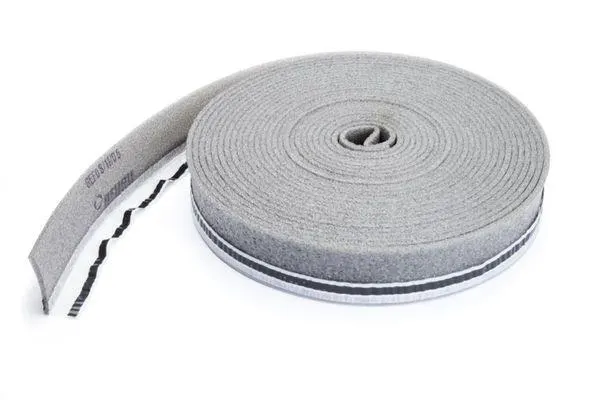 Image principale de RELEVE PLINTHE ADHESIF+TALON 80MM 12888011001
