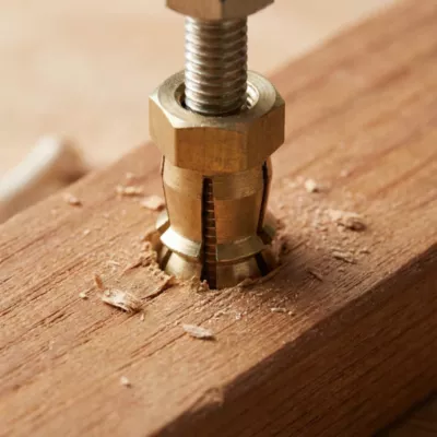 12 écrous à frapper Laiton M6 L. 9 mm
