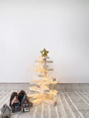 Sapin en bois coloris naturel H.50 cm support inclus