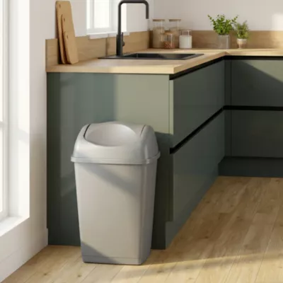 Poubelle à couvercle basculant 40L en plastique gris H.65,5 cm, Tazetta