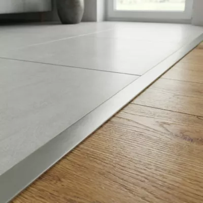 Profilé de transition intérieur Diall droit aluminium effet chromé poli L.2,5m x l.1,4cm x ep.11mm