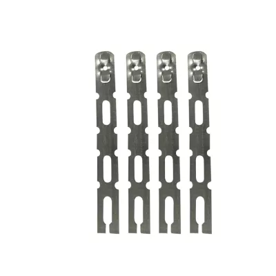 Image principale de Pattes de fixation pour fenêtre et porte fenêtre pvc (lot de 4)