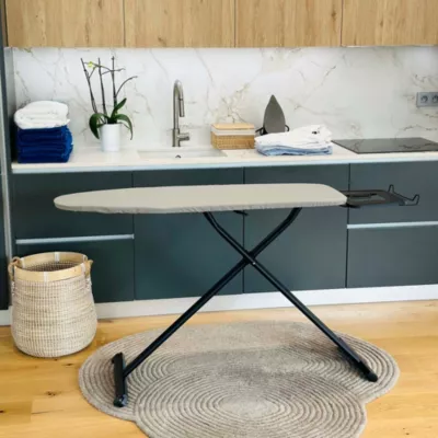 Table à repasser avec pieds noir et housse coton L.125 x l.40 x H.max 90 cm, Kitchen Move Licht