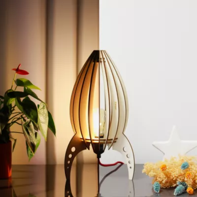 Lampe à poser enfant fusée en bois H.38cm E27 6W Atelier loupiote