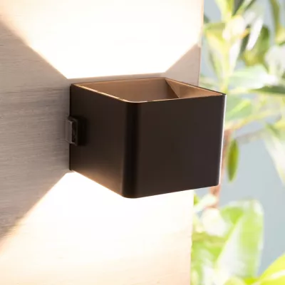 Applique LED magnétique d'extérieur à détecteur de mouvement rechargeable Iseo noir IP44 300lm 4W Brilliant