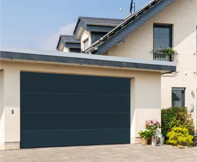 Porte de garage sectionnelle acier IsoMatic 7016 gris anthracite - l.237,5 x h.200 cm - motorisée