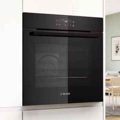 Four encastrable 71L nettoyage pyrolyse Bosch HBA572BB4 71L noir