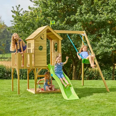 Cabane pour enfant dans les arbres TP Toys avec toboggan, portique, balcon et kit murs