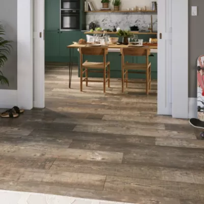 Sol stratifié clipsable Tipton chêne brun 8 mm compatible pièces humides