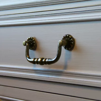Poignée de meuble nœud Rohan effet laiton satin doré l.122mm x H. 48mm entraxe 96mm