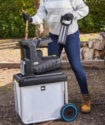 Broyeur de végétaux électrique filaire 2800W, branche maxi 45mm, bruit 92 dB(A), collecte 60L, Mac Allister MQS2800-3