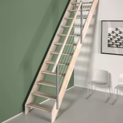 Escalier droit Sogem chêne coloris naturel 13 marches sans contremarches Ardennes avec rampe