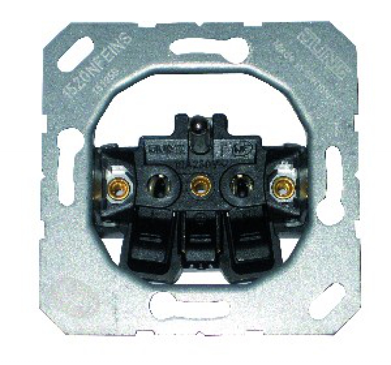 SOCLE PRISE 2POLES+T 250V 16A