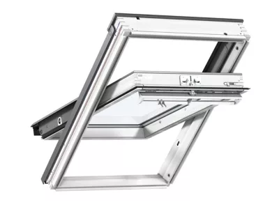 Fenêtre de toit à rotation VELUX Triple vitrage - Whitefinish (bois peint en blanc) L. 55 x H. 98 cm (GGL 2062 CK04)