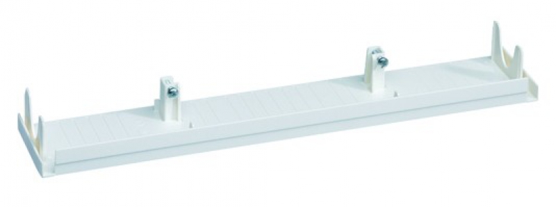 Goulotte en PVC pour l'installation des coffrets Gamma+ 13 et 18 la nouvelle gamme de goulotte gamma+ intègre les fixations quickfix socle et couvercle protégés par un film de protection pré-perçage du socle - 3 compartiment possibles fixation des colliers de serrage en fond de socle - IP40 - IK 10