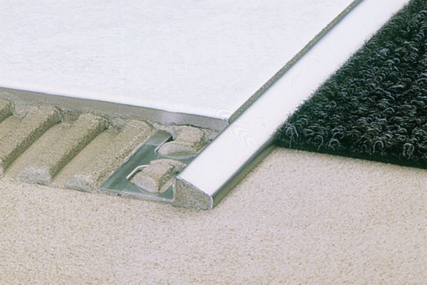 Profilé pour revêtement sol intérieur aluminium naturel anodisé mat Schlüter -RENO-U/RAMP (AEU) h.8 mm x L.2,5 m