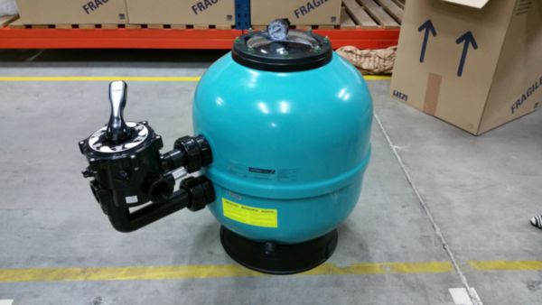 Filtre Vesubio avec vanne multivoies latérale débit 14m3/h diamètre 600mm sortie 50mm