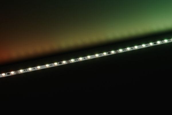 Bandeau LED SM SPI CHROMA IP20 RGB 12W/m 48/324/66lm/m (37lm/W) 60LED/m 120° 24VDC sécable IP20 installation via contrôleur SPI non inclus Réf. 74409SM