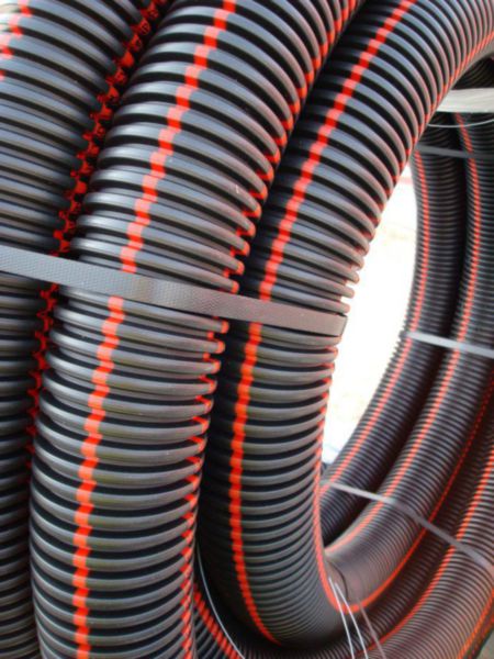 Gaine Quattroflex noire à 4 bandes rouges diamètre 90 mm couronne de 50 mètres codet EDF 68 80 326