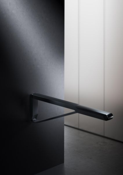 Poignée de relèvement WC rabattable AXESS, charge maximale 115kg, noir mat, 700mm Réf. 35003370737