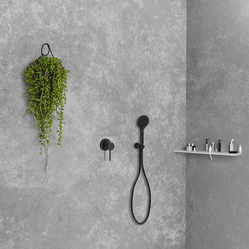 Pack de douche à encastrer livré COMPLET avec façade mitigeur 1 sortie, poignée à tige rallongée, ensemble applique prise d'eau laiton, flexible lisse 150 cm et douchette à main 1jet Black mat. réf. XTV63713