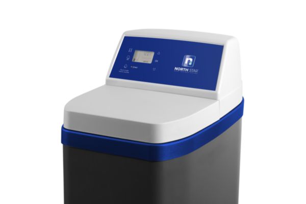 Adoucisseur d'eau hybride, intelligent et économe - 17L avec Filtration intégrée. Livré avec by-pass et flexibles à clipser. Prêt à poser Réf. NSCHYBRID+