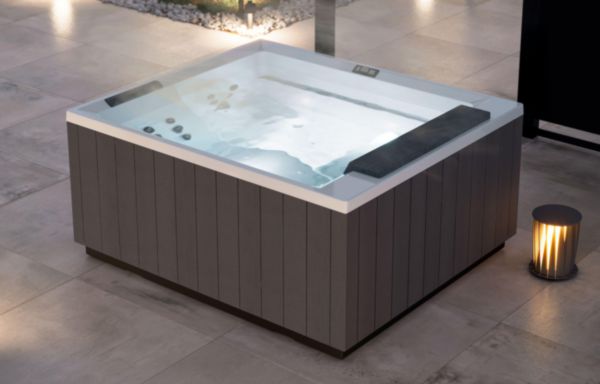 Spa VITA XL PLUS UV + Cromolight + Bluetooth Finition blanc/noir Réf : VITXL4O4X0-W10H