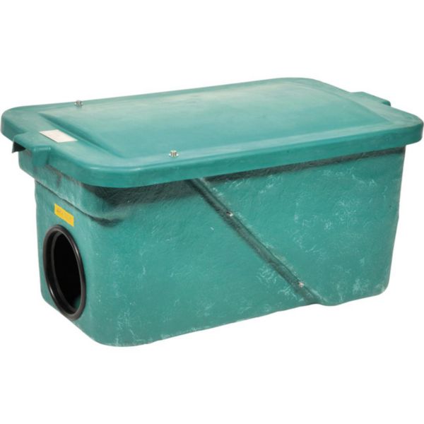 Dégrilleur manuel enterré 150 en polyester avec couvercle. Grille inox avec barreaux espacés de 30 mm. Panier amovible pour récupérer et égoutter des déchets. Pompe protégée et facilité d’entretien des installations. Entrée/sortie DN200.