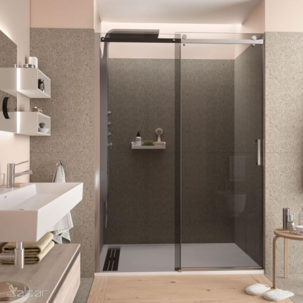 Paroi de douche Avec Portes coulissantes En façade Série: HELSINKY Couleur profil: Argent Brillant 1 fixe + 1 porte (FC2) dimensions mm: L1200 H1950 Épaisseur du verre: 6 Verre: Fumé Traitement antical Sur mesure Réf. 82151 SALGAR