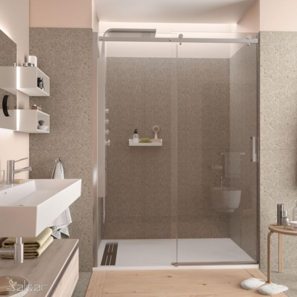 Paroi de douche Avec Portes coulissantes En façade Série: HELSINKY Couleur profil: Argent Brillant 1 fixe + 1 porte (FC2) dimensions mm: L1400 H1950 Épaisseur du verre: 6 Verre: Transparent Traitement antical En stock Réf. 22452 SALGAR