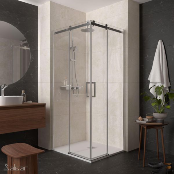 Paroi de douche Avec Portes coulissantes D'angle Série: HELSINKY Couleur profil: Argent Brillant 2 fixes + 2 portes (AC4) dimensions mm: L900 H1950 Épaisseur du verre: 6 Verre: Transparent Traitement antical En stock Réf. 22465 SALGAR